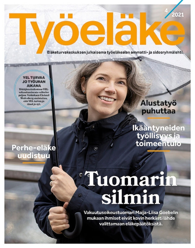 Työeläke-lehden kansikuvassa sateenvarjoa kädessään pitelevä nainen. Taustalla näkyy Pasilan aseman ratapihaa.